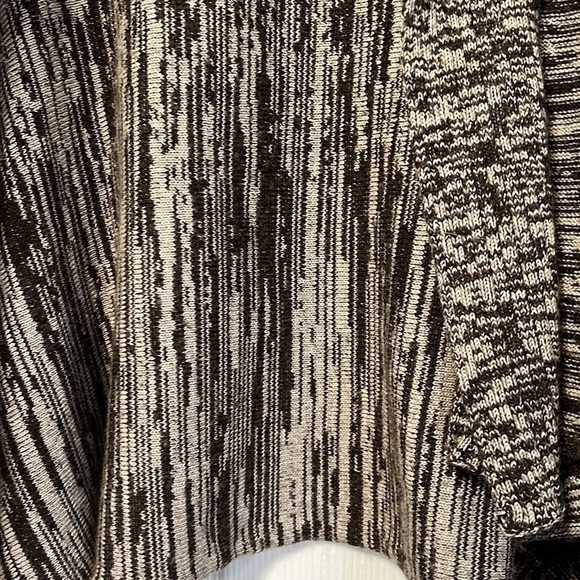 Tweeds Shark‎ Bite Cardigan Size Small - Picture 3 of 12